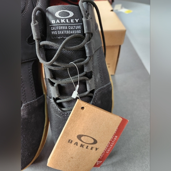Oakley mens street 2 TD sneakers.  Blk size 9.5 new with box - Picture 2 of 10
